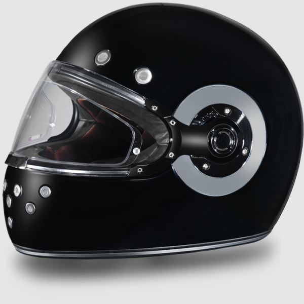 Helm matte hitam dengan aksen logam berkilau